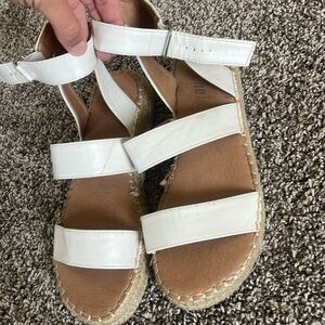 WHITE SANDALS
